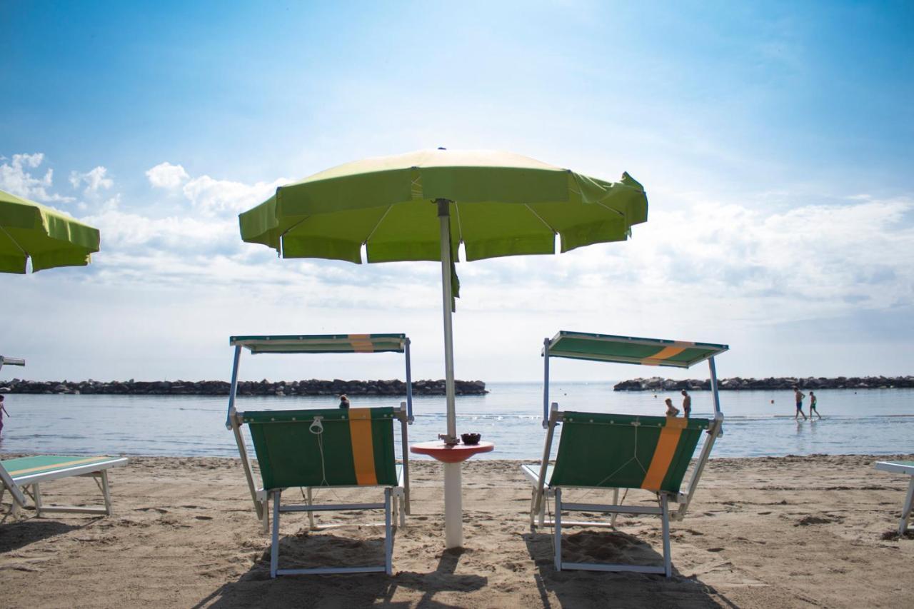 Hotel Apollonia Lido Di Savio Ngoại thất bức ảnh