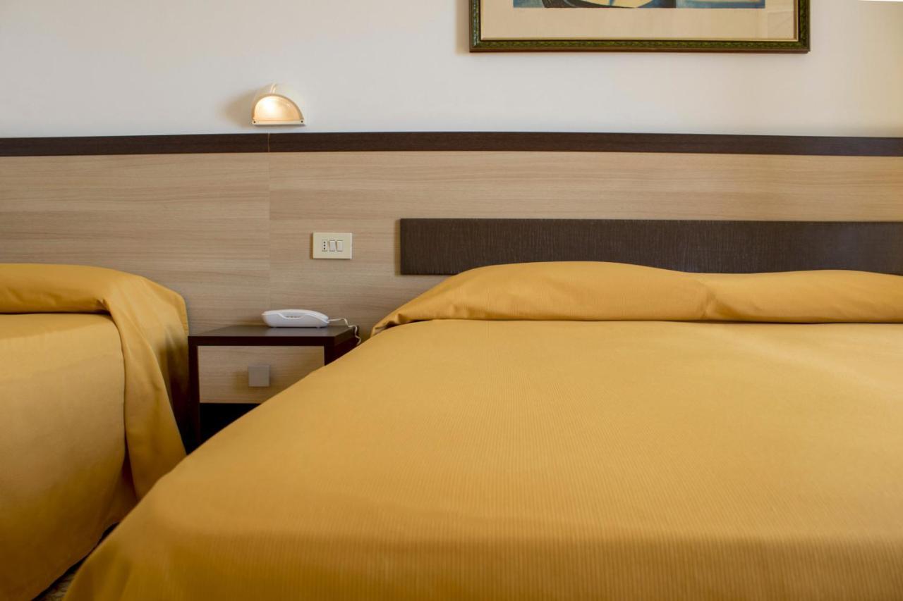 Hotel Apollonia Lido Di Savio Ngoại thất bức ảnh