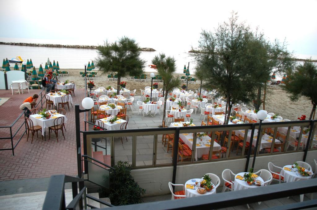 Hotel Apollonia Lido Di Savio Ngoại thất bức ảnh
